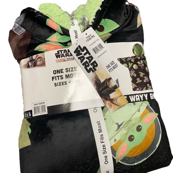 Star Wars Yoda Kids Hoodie Oversized Blanket One Size Fits ages 4-10 NEW - Picture 2 of 4